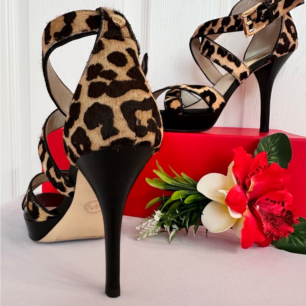 MICHAEL KORS ~ Leopard Print Strap 4” Peep-Toe Heels with Black Accents size 7 - Picture 6 of 9